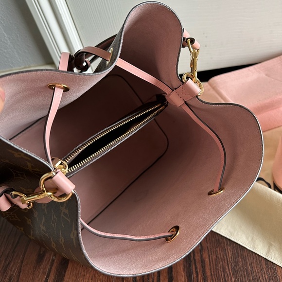 Louis Vuitton Neonoe - Picture 10 of 15